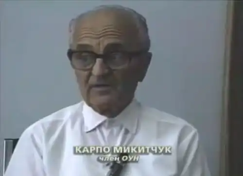 Між Гітлером і Сталіним (2003)